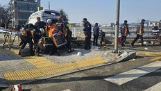 119구급차-덤프트럭 충돌…이송환자 사망, 소방관 중상