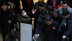 尹구형 3시간뒤 ‘韓제명’… 친한 “정적 죽이기” 지도부 “기차는 간다”