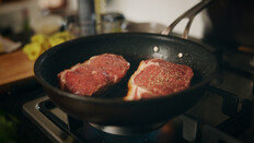 ‘단백질 2배 더’ 美 새 식이 지침…하지만 과하면 ‘독’ 될 수도