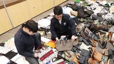 압수한 위조 명품… 1200억 상당 유통 4명 檢 송치