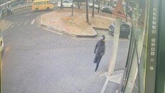 담배 냄새에 찡그렸다고…버스정류장서 여성 무차별 폭행