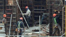 코스피 불장에도 실물경기 꽁꽁… ‘일자리 저수지’ 건설업 바닥