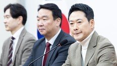 장동혁 ‘협박 정치’… “직 걸어라” 비판 막고, 당협위원장엔 교체 경고