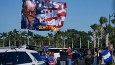 중간선거 불안한 트럼프 “美선거는 조작” 지지층 결집 꾀해