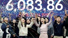 “‘늦깎이 개미’ 영끌 위험, 대형-주도주 중심 분할 매수를”