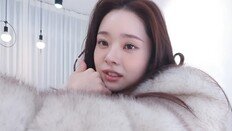 “갤럭시로 날 찍어? 너무 짜증”…‘짝퉁 논란’ 프리지아 또 시끌