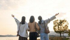 해외여행 가장 많이 가는 여성은 한국인…‘나 홀로 여행’도 늘었다