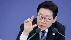 李 “집값 상승 정책 만든 공직자들, 투기까지 하면 제재 마땅”