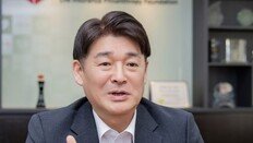 ‘1시간’ 면담이 바꾼 ‘30년’…생명보험공헌재단 정우철 상임이사의 철학 [함께미래 리더스]