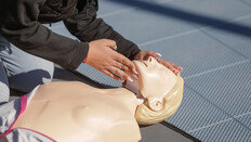 13세 아들이 심정지 아빠 구했다…“119 안내 따라 CPR”