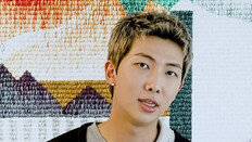 日매체 “RM, 시부야 건물 복도서 흡연…꽁초 버리기도”