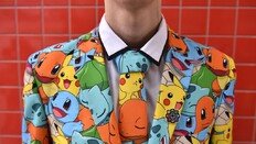 “카드 한 장이 200억?”…포켓몬 열풍에 절도·사기 ‘급증’