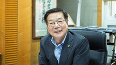 104주년 어린이날, 황영기 초록우산 회장 “아이들이 너무 일찍 어른 된다” [함께미래 리더스]