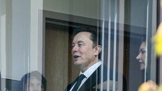 앰버 허드와 유령저택 위스키 파티 뒤…머스크와 오픈AI 결별 순간