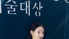 신시아, ‘백상’ 밝힌 순백의 여신… 순수 비주얼 눈길