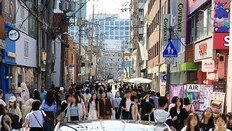 축적된 데이터로… 테슬라 자율주행, 인파 가득 연무장길도 척척