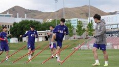 손흥민 감아차기 덜 꺾이고… 골키퍼 공중볼은 더 날아와