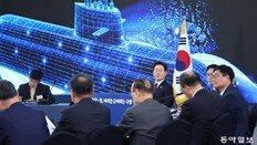 [단독]“8000t급 한국형 핵잠, 2030년대 중반 첫 진수”