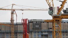 삼성 반도체 공장 볼모로… 타워크레인 노조 “총파업”