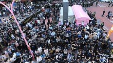 “사인 받으러 3시간 기다렸다”…젠슨 황 ‘삼소 회동’에 홍대 인산인해