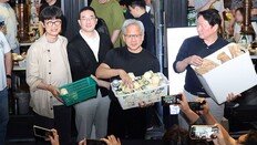 젠슨 황 “고 코리아, SK, LG, 네이버!” 건배사… 홍대서 ‘AI 동맹’