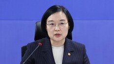 새 총리 후보 한성숙… 20년만에 여성 지명
