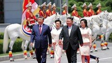 習, 6·25참전 상징 ‘조중 우의탑’ 참배