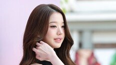 “유명인은 신원 확인 느슨해도 되나”…장원영 ‘마스크 빼꼼’ 민원 등장