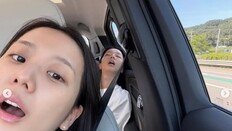 블랙핑크 지수, 혜리 ‘입 벌리고 꿀잠’ 포착…정호연과 여행 인증