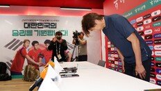 홍명보 감독 사퇴에 외신도 주목…“대회 전부터 신뢰 얻지 못해”