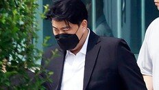 ‘음주 뺑소니’ 김호중 가석방으로 출소…5개월 일찍 나왔다