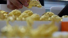 ‘킹달러’ 폭격에 金도 코인도 주저앉았다…“주요 자산 최악의 분기 낙폭”