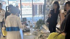“올여름 유행은 젤리”…젤리백·젤리슈즈 매출 400% 뛰었다 [요즘소비]