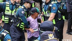 ‘잠실 개표소’ 시위대 끌어내고 진입… 투표지 247만장은 반출 안해