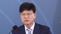 靑 사퇴권고 2시간뒤 물러난 이병태… 5·18 성역 논란에 “부당한 정치공세”