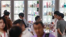 중국보다 미국서 더 팔렸다…K뷰티, 상반기 수출 ‘역대 최대’