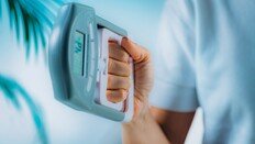 “병뚜껑 안 열리나요?”…악력 5㎏ 감소, 사망 위험 16% 높았다