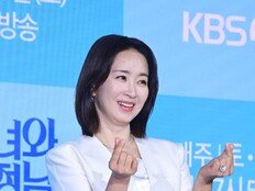 윤유선 결혼 25년만에…판사 출신 남편 이성호와 파격 행보 (옥문아)