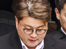 [종합] ‘음주 뺑소니’ 김호중 가석방 조기 출소…현장 빠르게 떠나