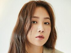 소유, 부친상…슬픔 속 빈소 지켜