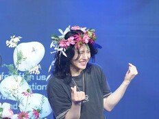 ‘플러스타’ 양준일, 포근한 겨울 감성과 가장 잘 어울리는 스타 [DA:차트]