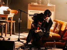 홍이삭, 떼창 터진 라이브 세션 성황