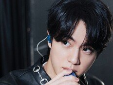 방탄소년단 진, 노래 멈추자 신문이 사라졌다