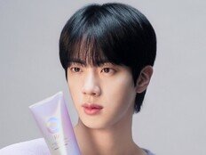 ‘광고 물리법칙’, 방탄소년단 진이 입으면 팔린다