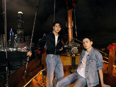 세븐틴 민규·버논, 홍콩의 밤에 취하다