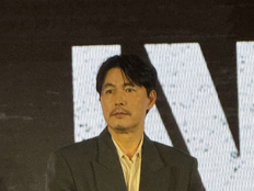 유부남 정우성, 400명 취재진 앞에 등장 ‘메이드 인 코리아’