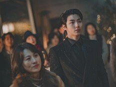 황인엽, 김유정과 팔짱 꼈다…‘친애하는 X’ 특별출연 [공식]