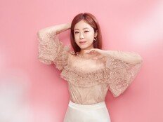 김민희, 매일 밤 SNS 소통 선언…국민 이모 등극