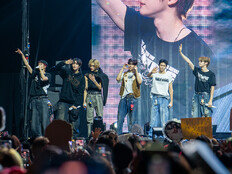 라이즈, 첫 월드투어 뜨거운 환호 속 순항…압도적 무대에 외신 극찬