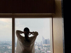 여친 유주, 비키니 실루엣 대박…가녀린 뒷태 부러워